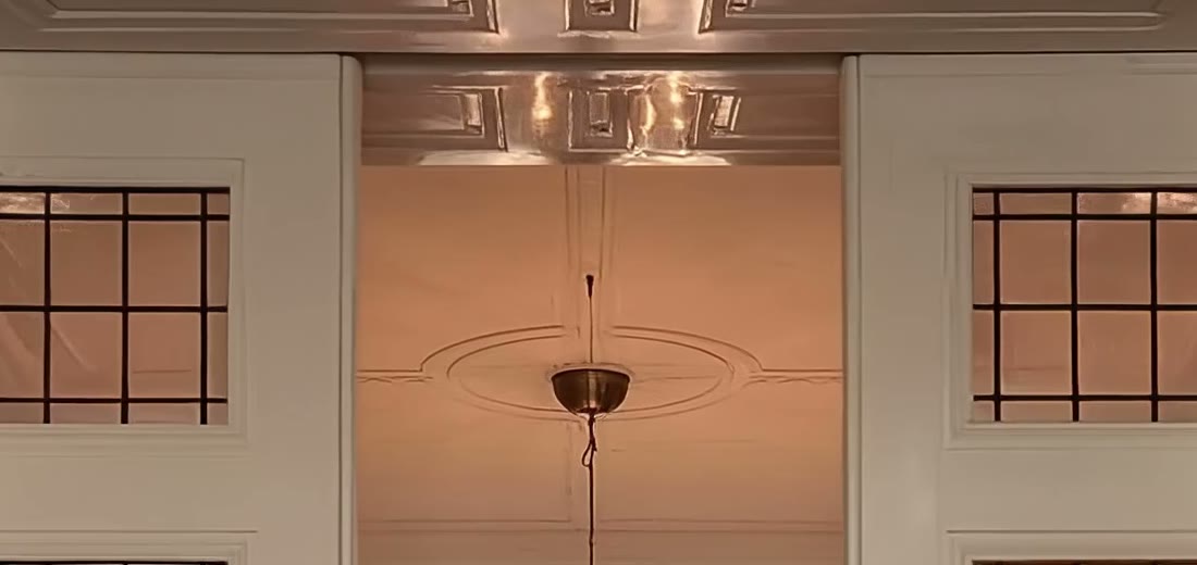 Bovenlichten met glas-in-lood boven de kamer en suite